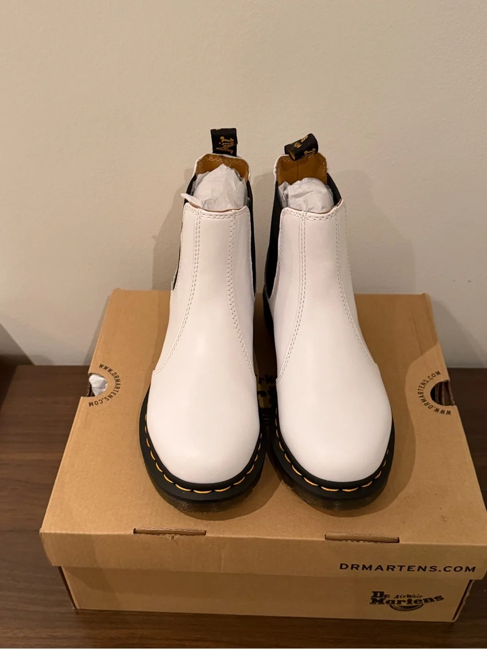 Dr.Martens 2976 Women’s Softy T Leather White Chelsea Boots